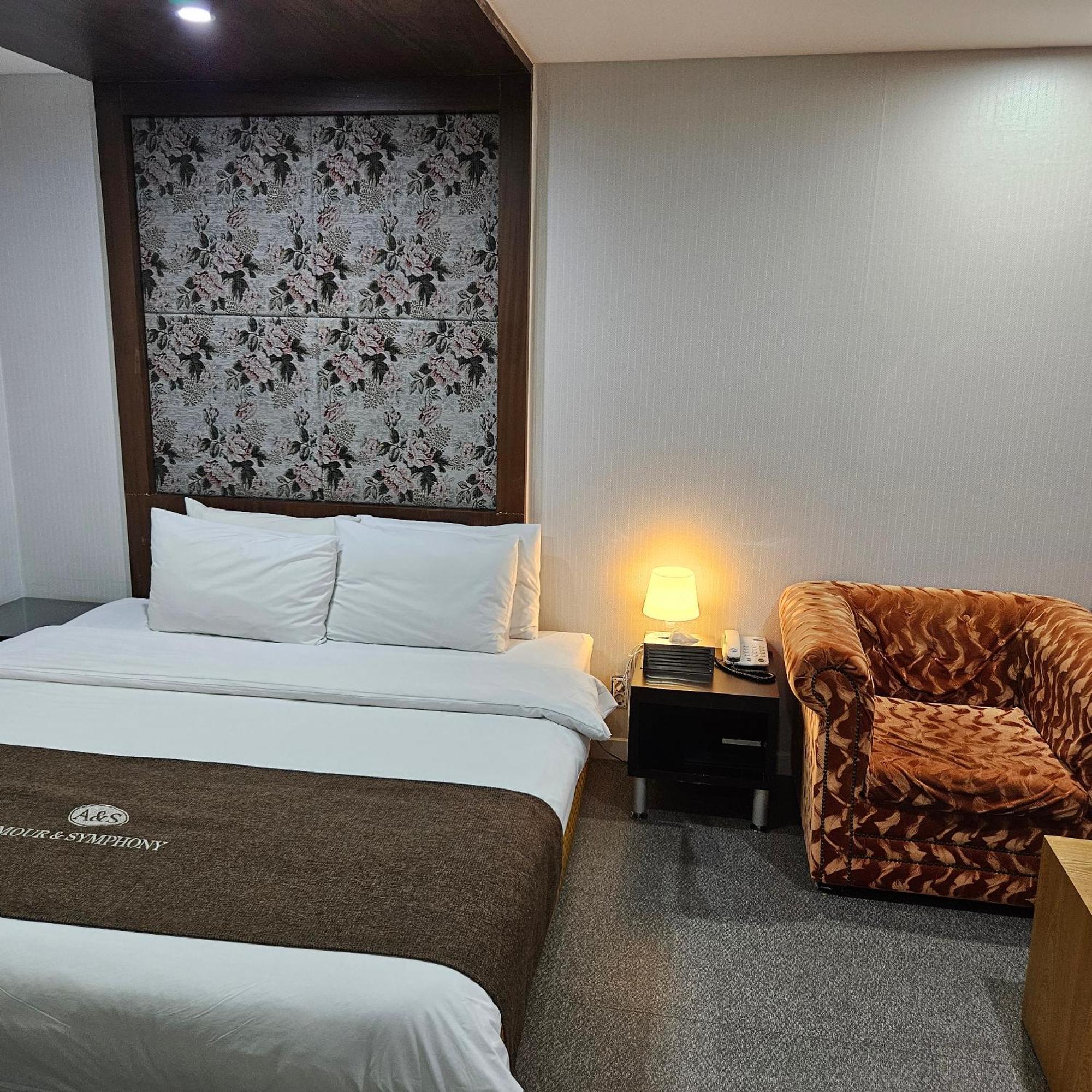 Amour Hotel Suwon Exteriör bild