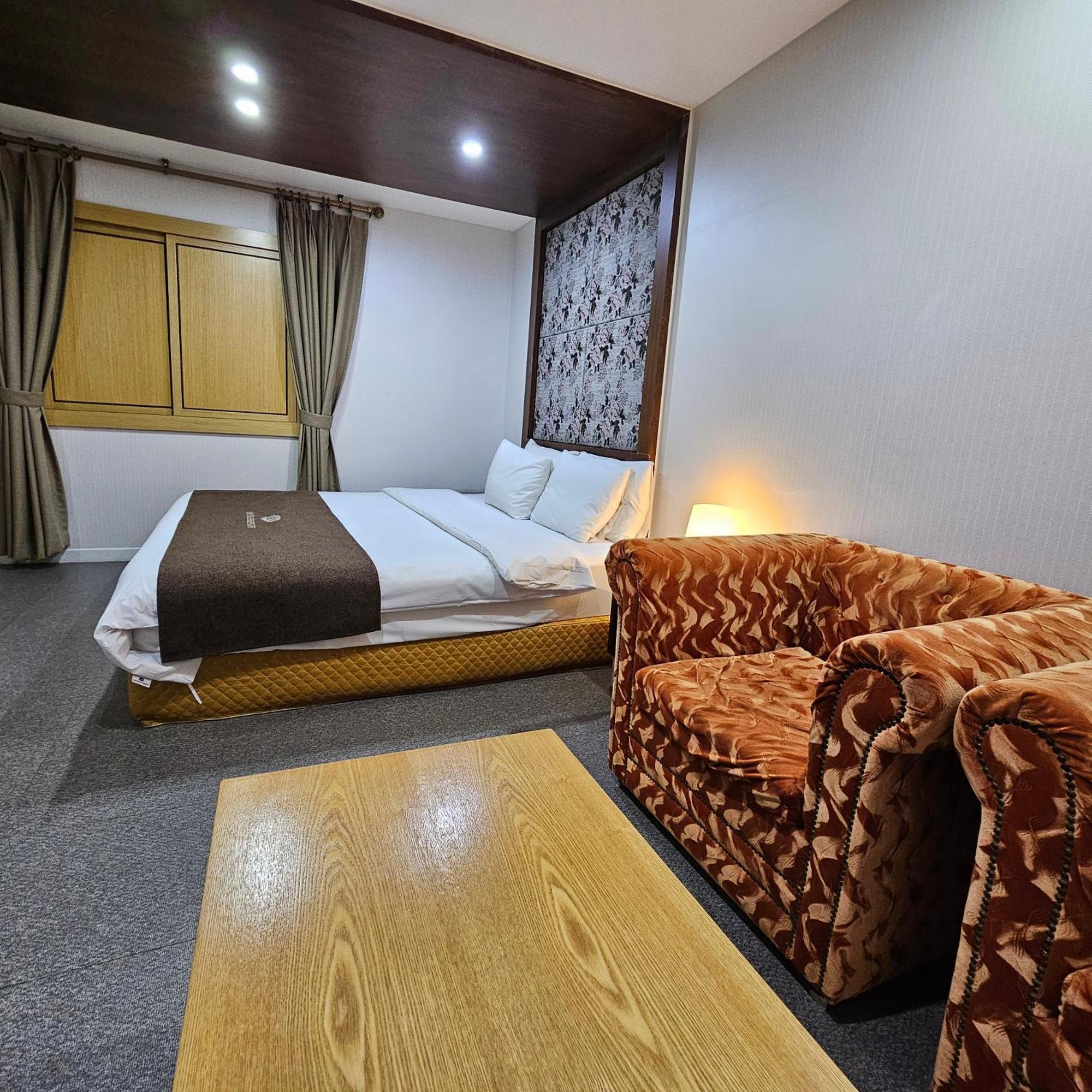 Amour Hotel Suwon Exteriör bild