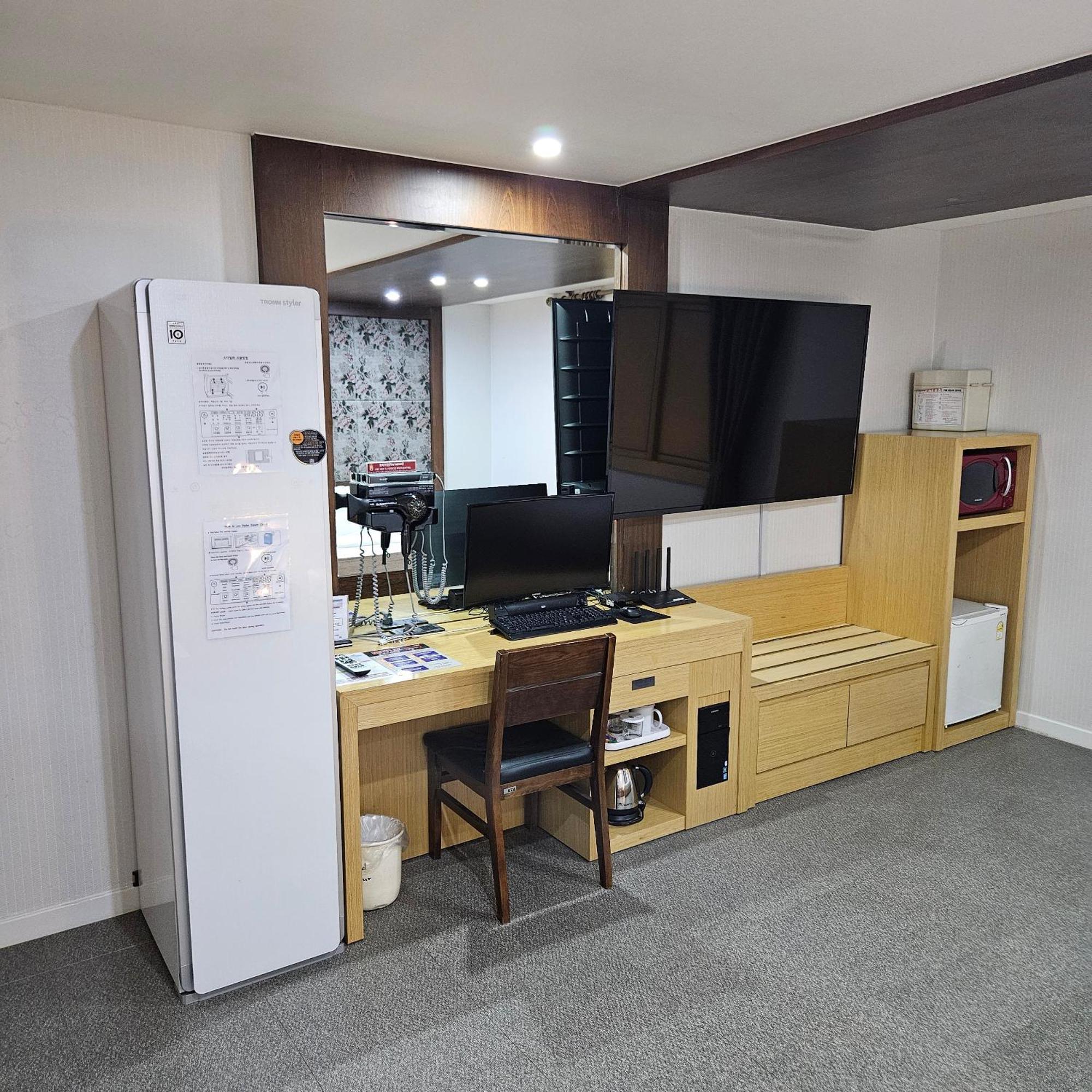 Amour Hotel Suwon Exteriör bild