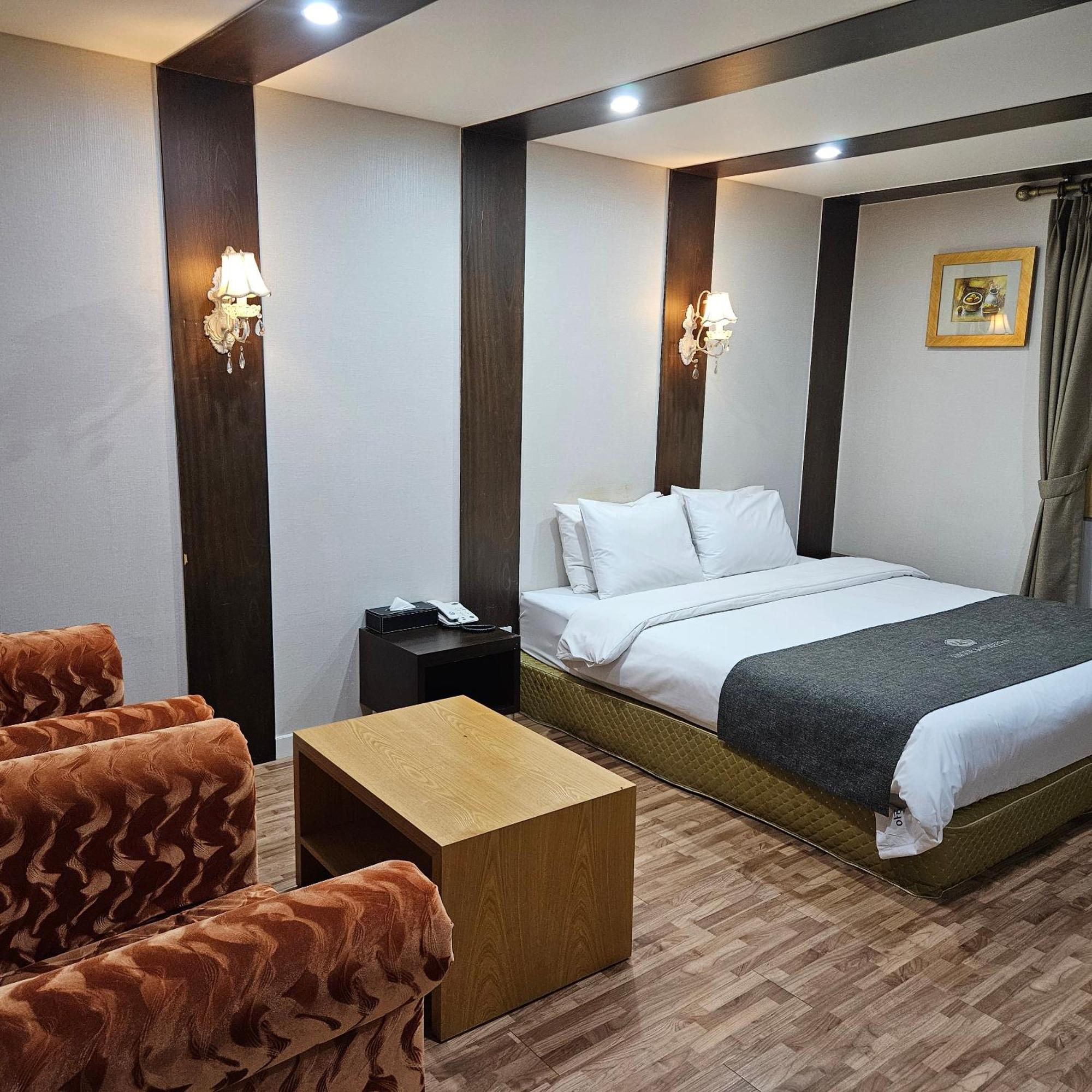 Amour Hotel Suwon Exteriör bild
