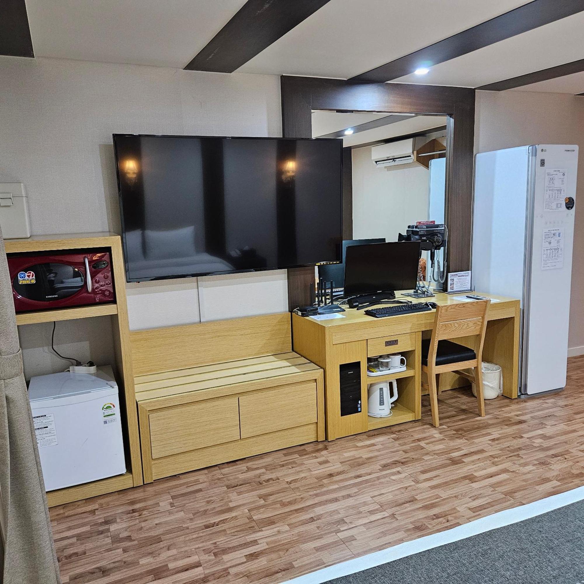 Amour Hotel Suwon Exteriör bild