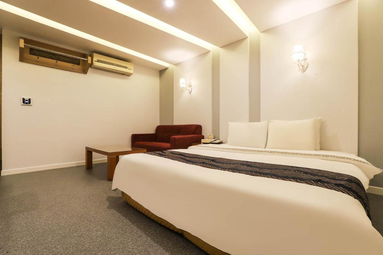 Amour Hotel Suwon Exteriör bild