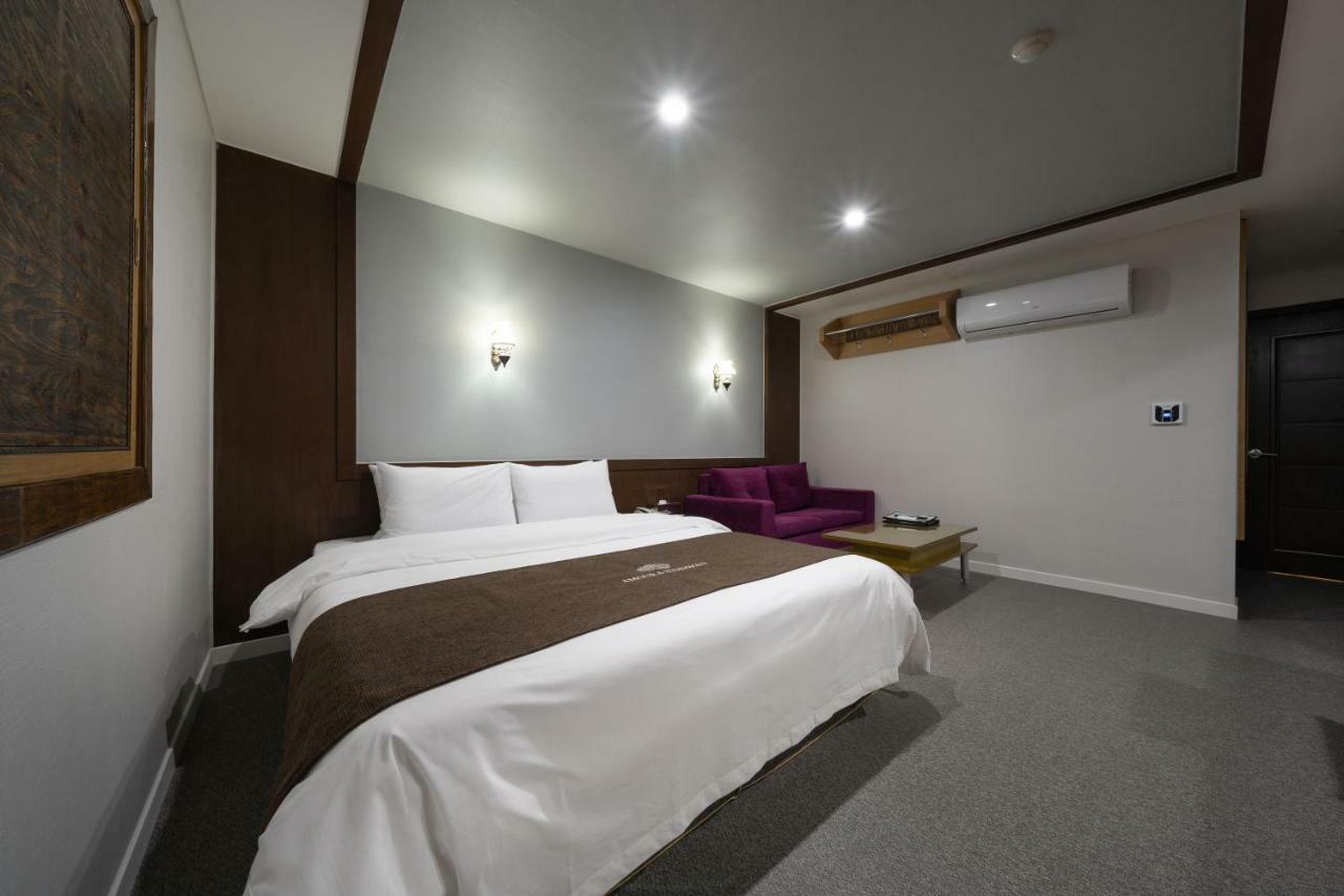 Amour Hotel Suwon Exteriör bild