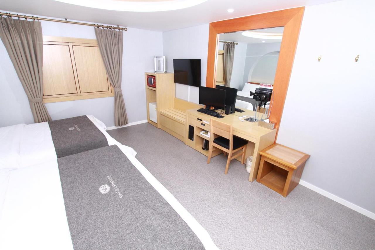 Amour Hotel Suwon Exteriör bild